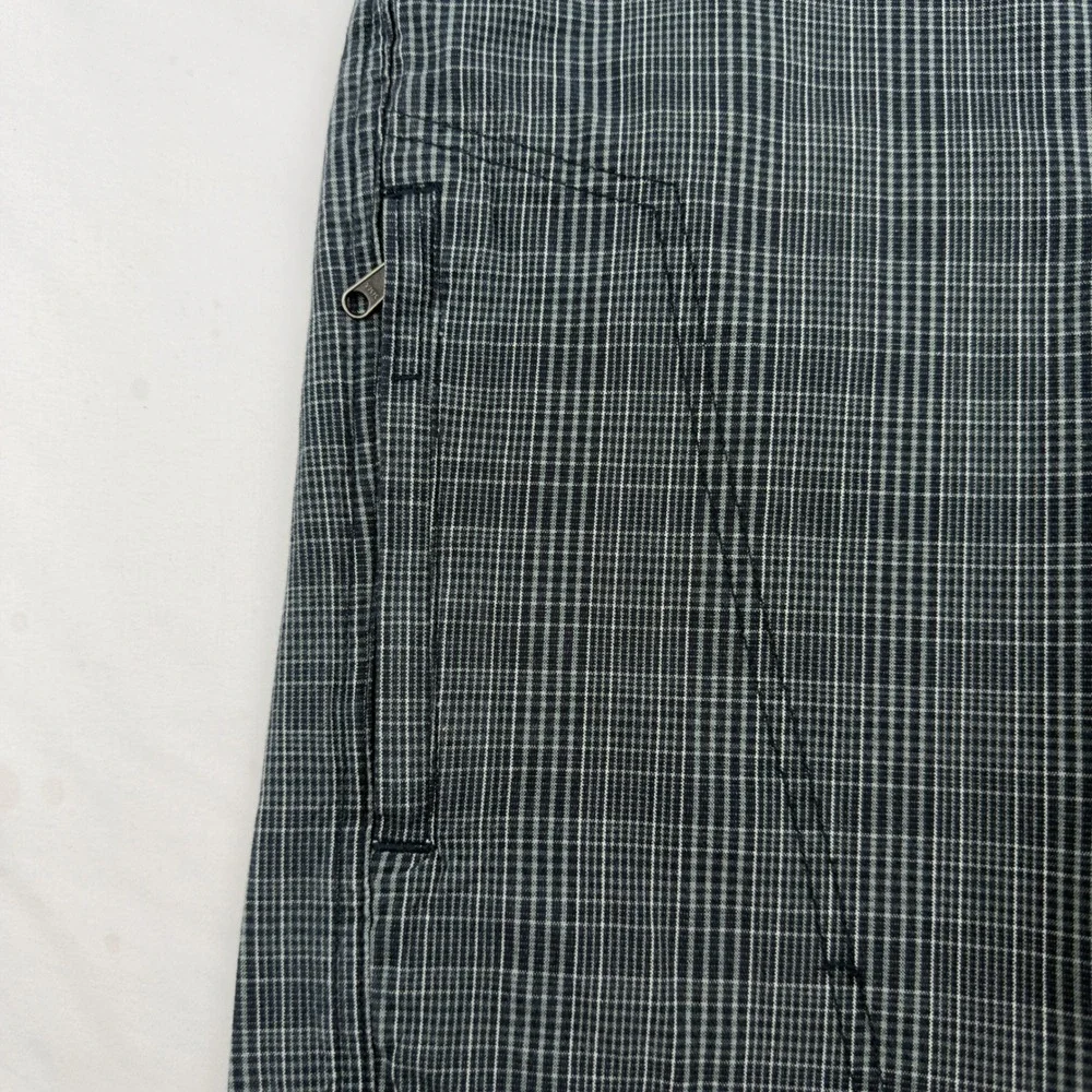 Columbia Mens Omni-Shade Plaid Cargo Shorts 32 Navy Blue Grey 112 AM4364